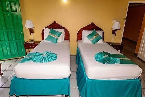 Villa Sonate Runaway Bay Hotel